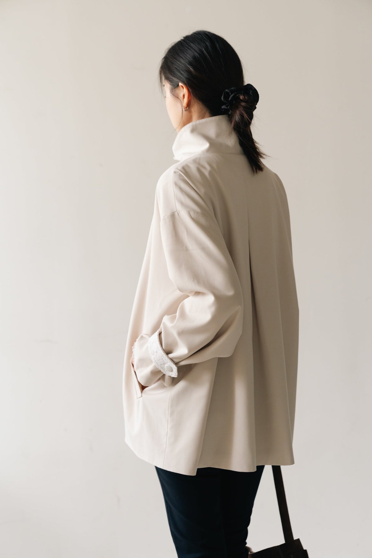 Lace Volume Coat-BEIGE