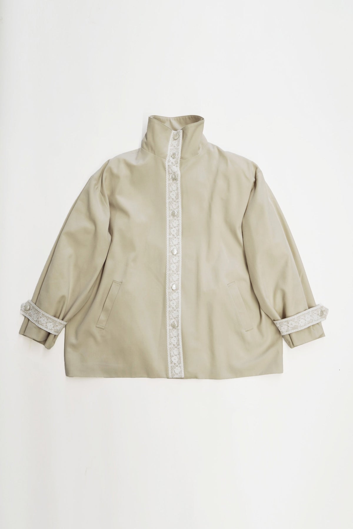 Lace Volume Coat-BEIGE