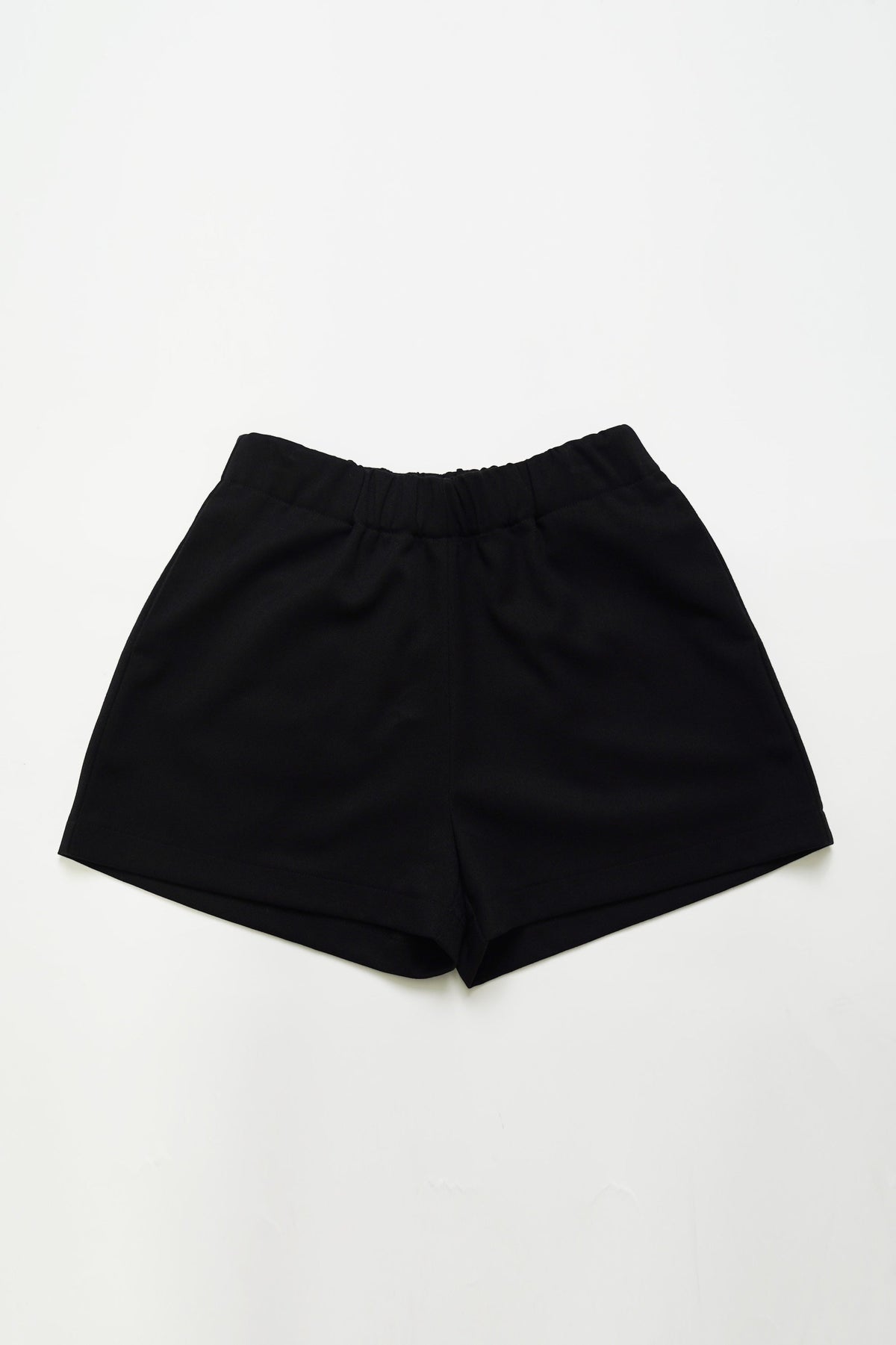 Back Frill Shorts-BLACK