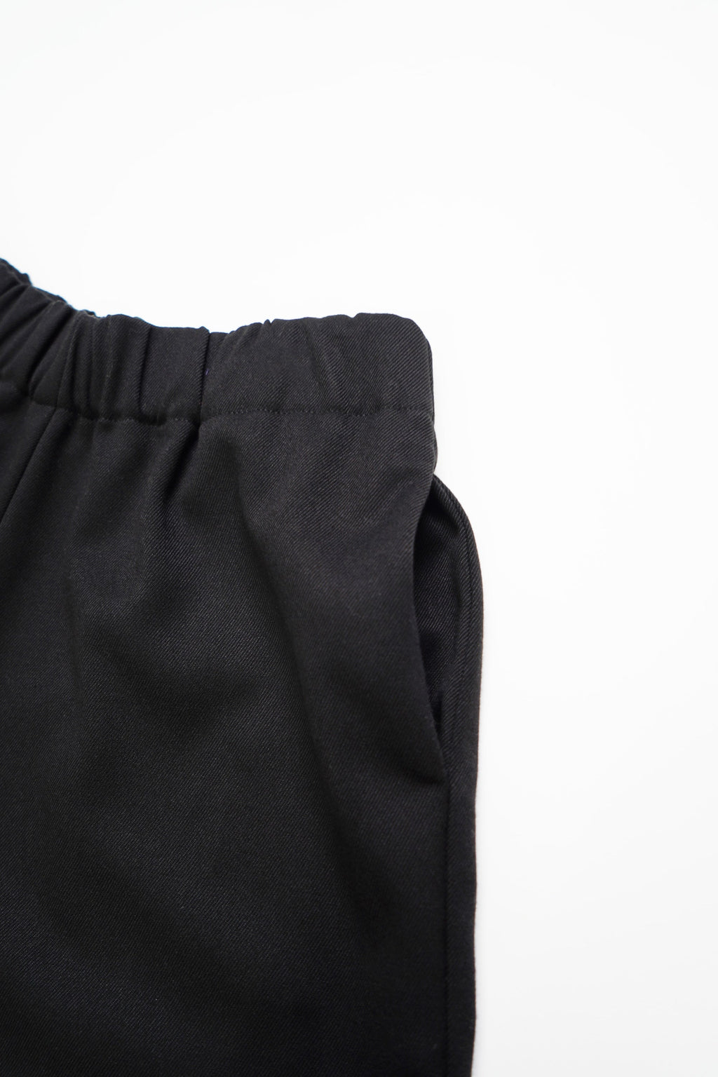 Back Frill Shorts-BLACK