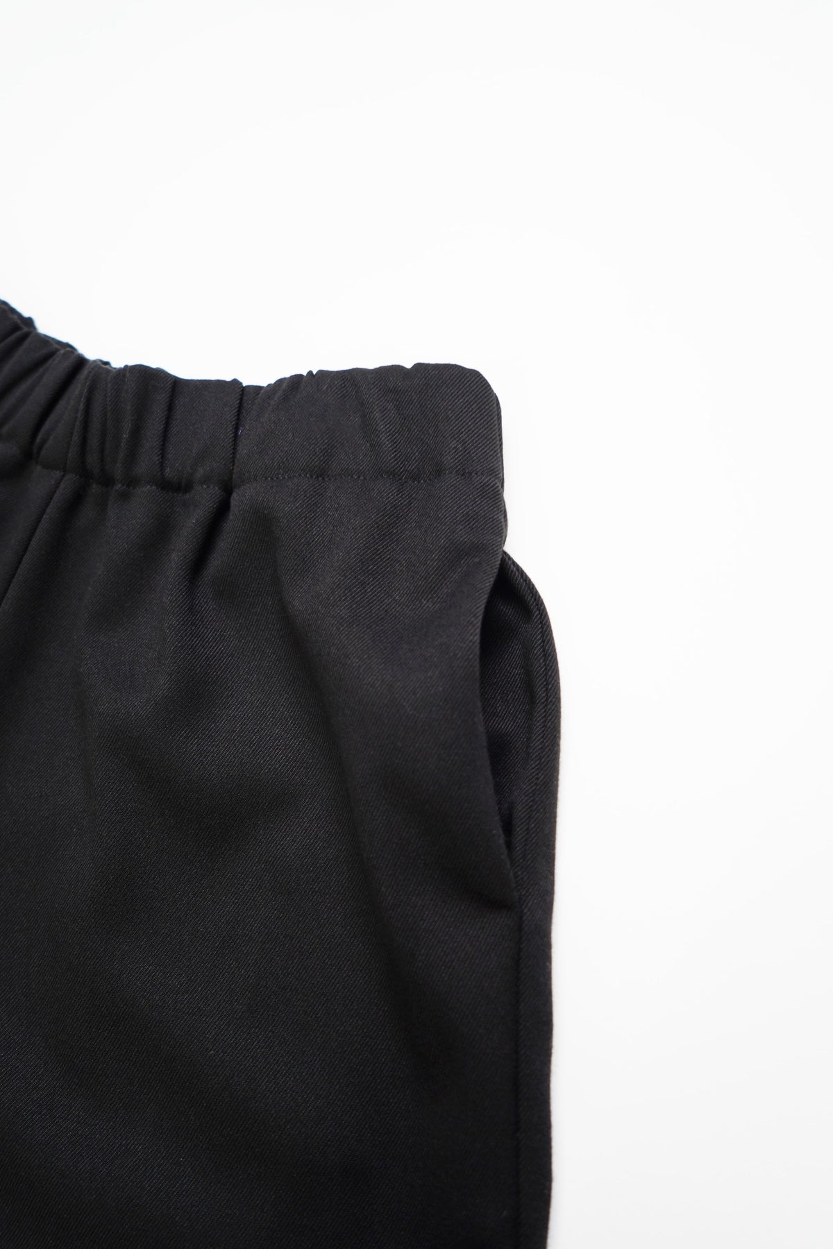 Back Frill Shorts-BLACK